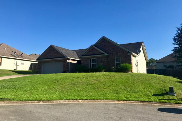 Super Cute Alexander Home in Bryant Schools