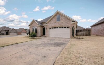 Newer home off Kanis in West Little Rock