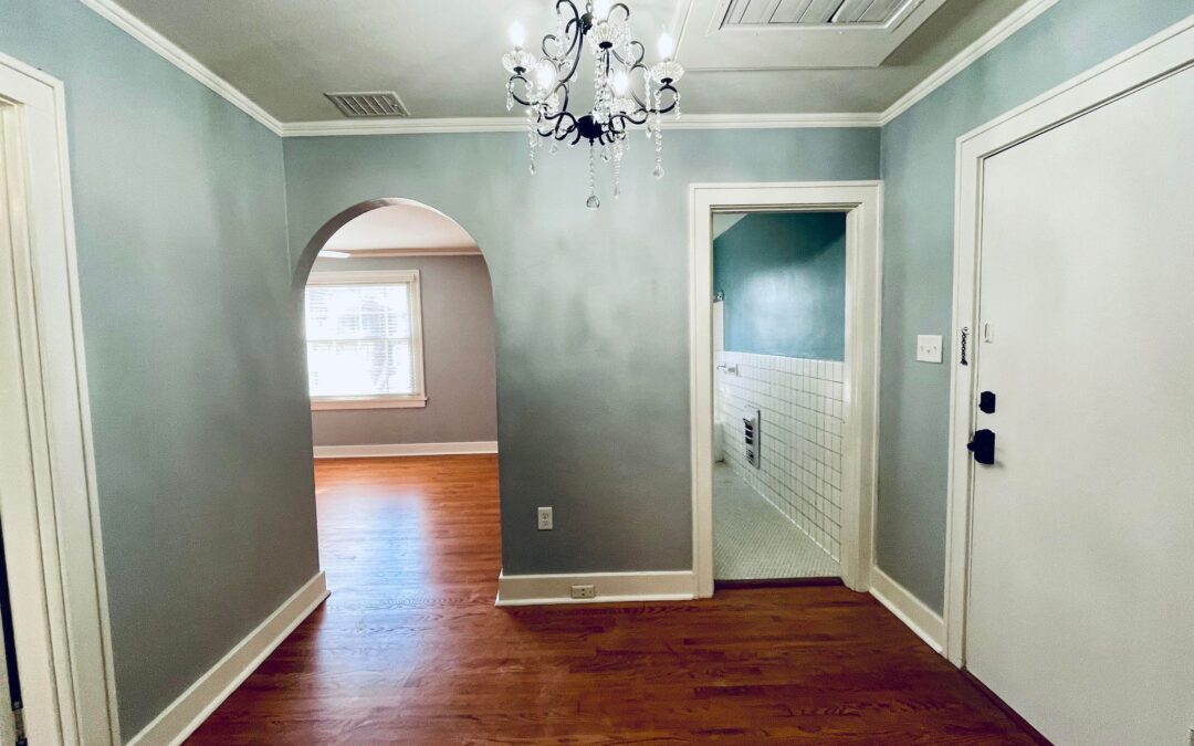 Refurbished Downtown Upstairs Unit